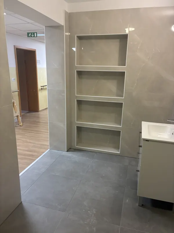 Ploščice velikega formata in niša