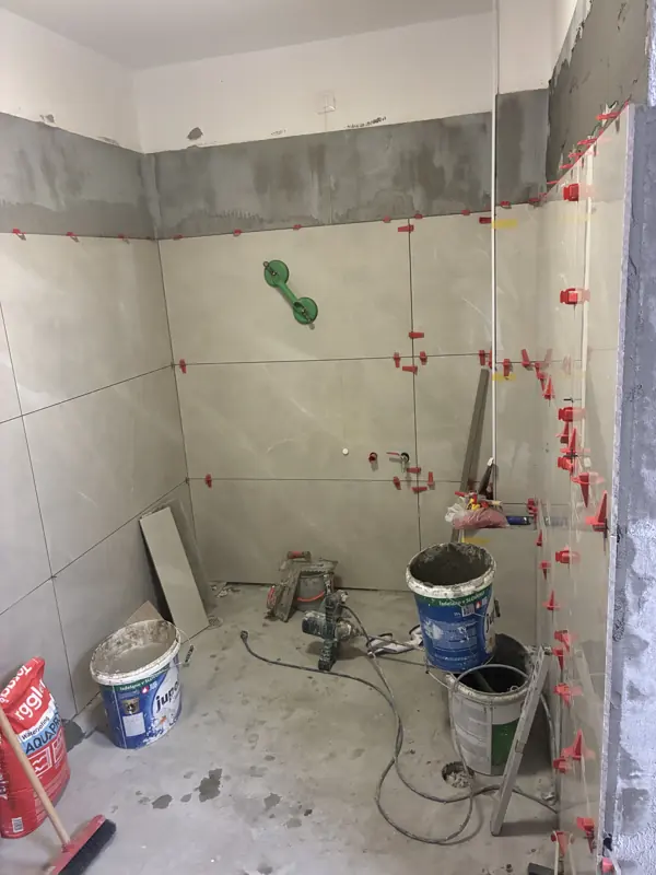 Sistem za izravnavo ploščic