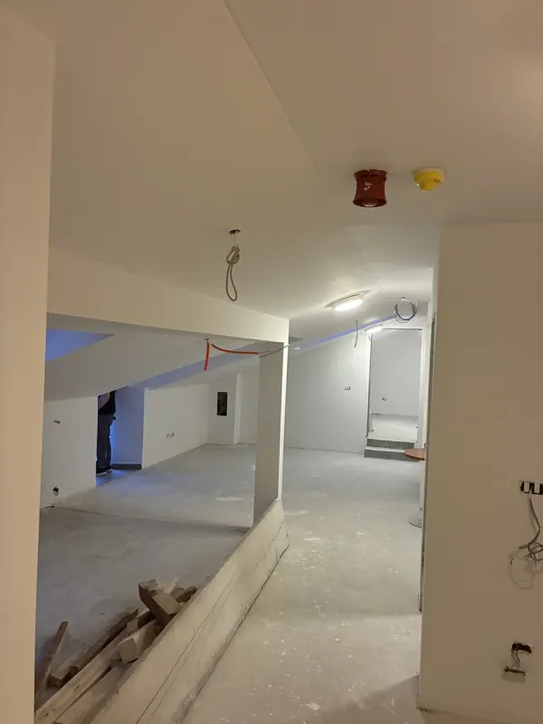 Predelne stene v mansardi pred pleskanjem